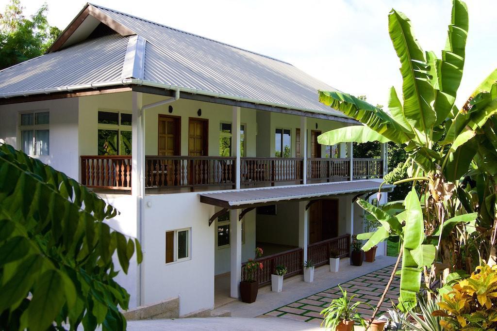 Cote Jardin - Chalets Cote Mer เบเซนต์แอนน์ ภายนอก รูปภาพ